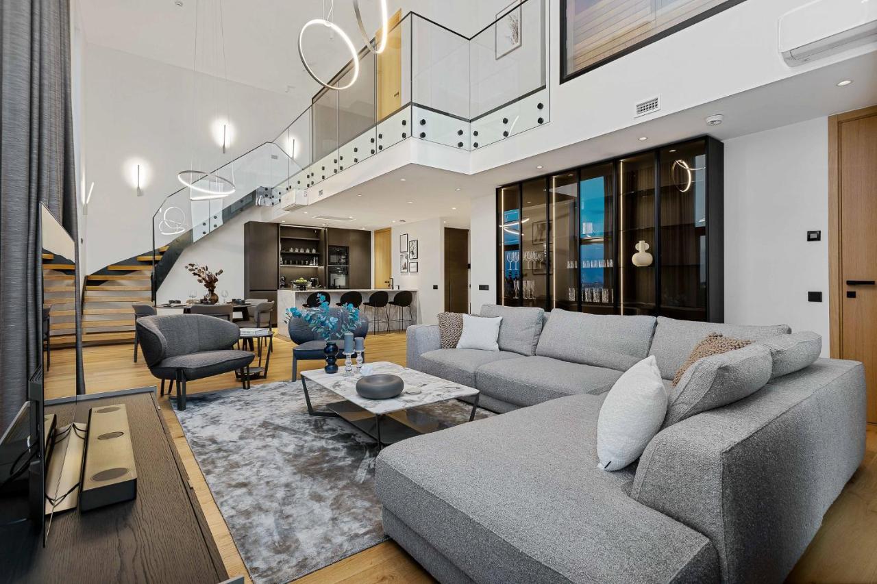 Elegant Seaview Penthouse 3br Ensuite Luxury Retreat With Sauna And Free Parking