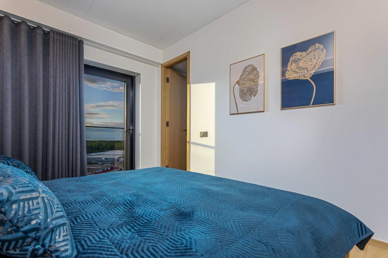 Elegant Seaview Penthouse 3br Ensuite Luxury Retreat With Sauna And Free Parking *