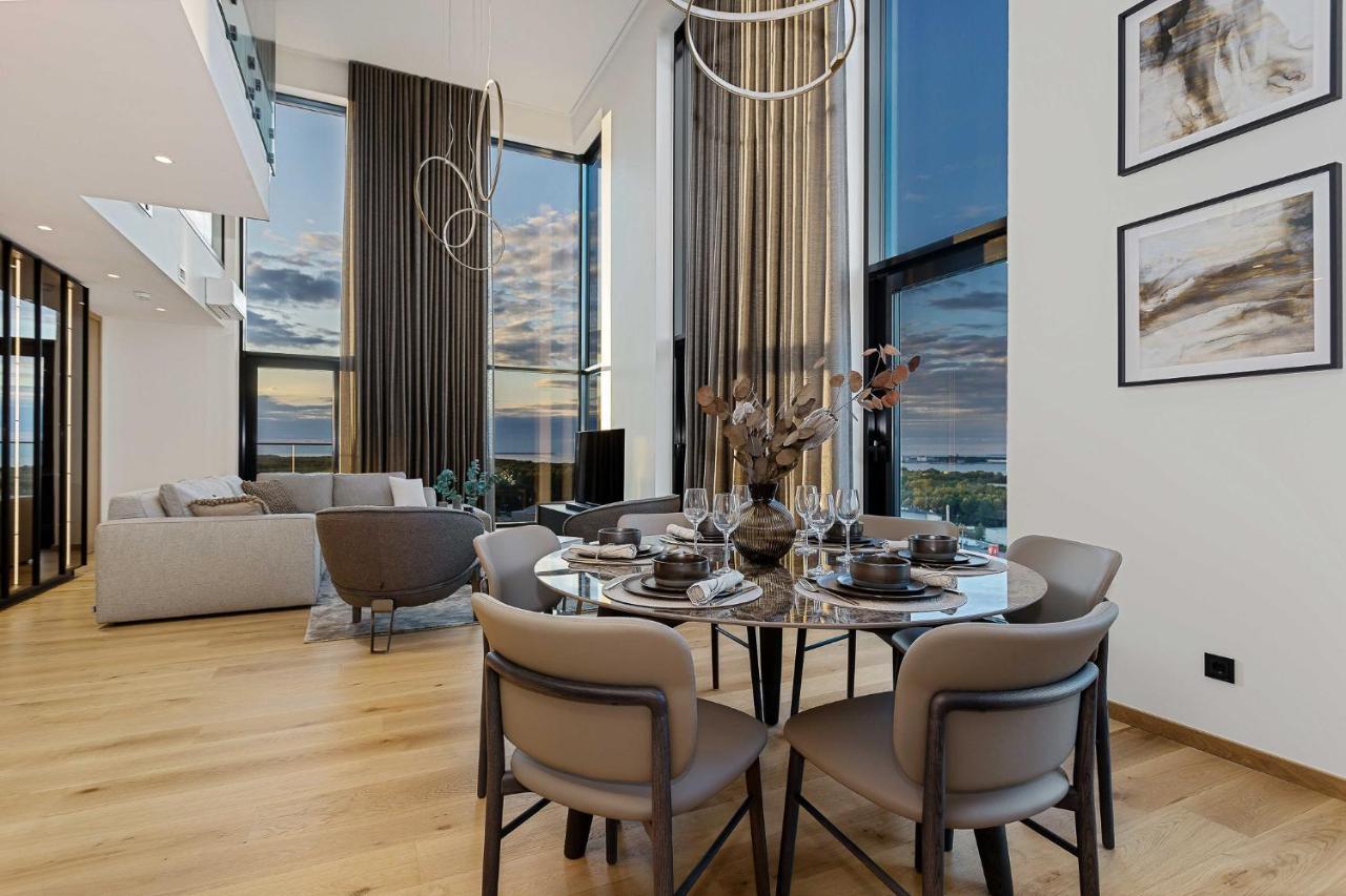 Elegant Seaview Penthouse 3br Ensuite Luxury Retreat With Sauna And Free Parking *