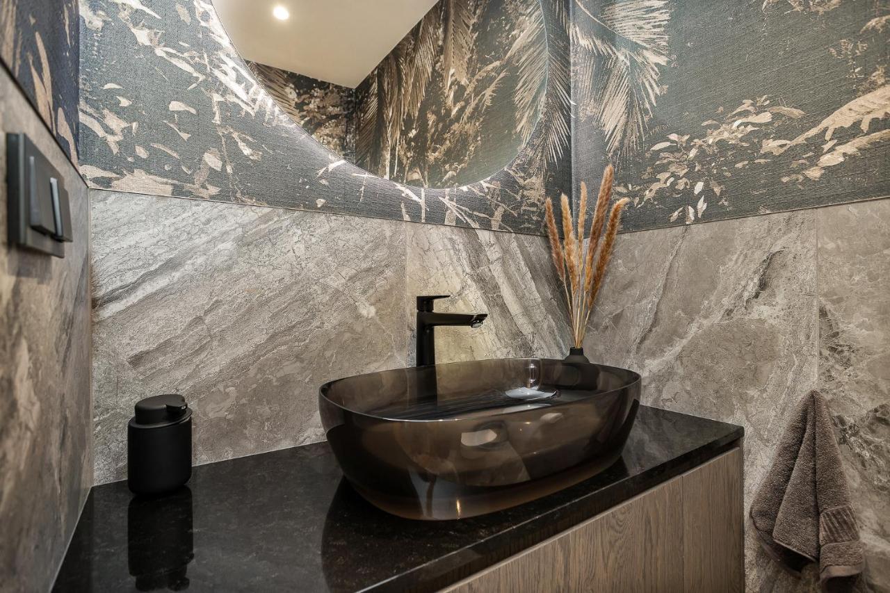 Elegant Seaview Penthouse 3br Ensuite Luxury Retreat With Sauna And Free Parking Tallinna