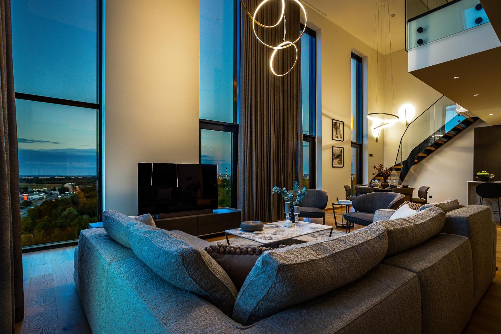 Elegant Seaview Penthouse 3br Ensuite Luxury Retreat With Sauna And Free Parking Huoneisto